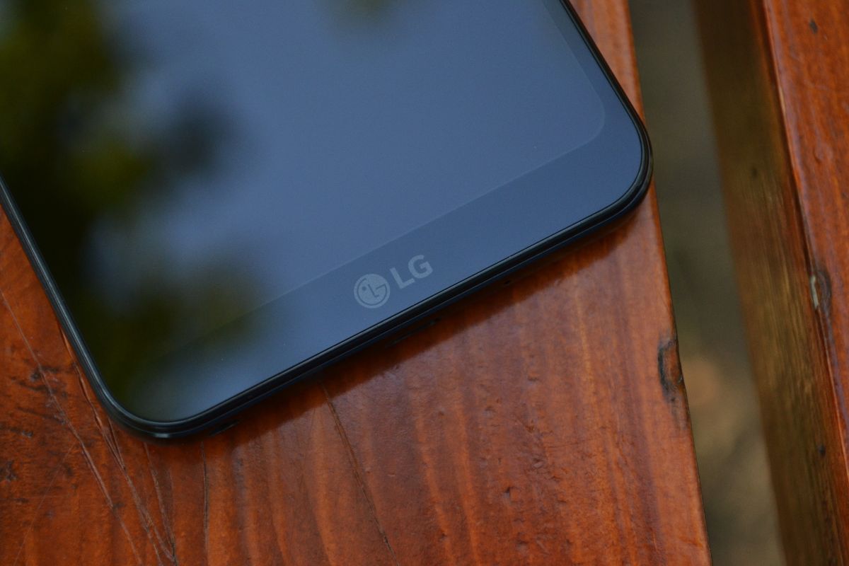 LG Q6 3